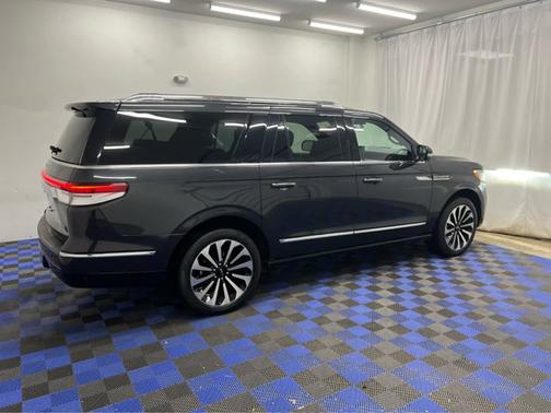 2022 Lincoln Navigator L Reserve