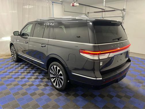 2022 Lincoln Navigator L Reserve