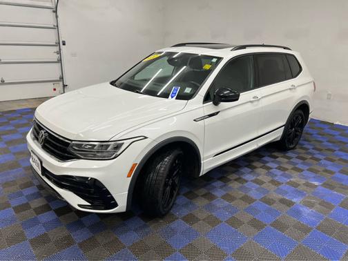 2022 Volkswagen Tiguan SE R-Line Black