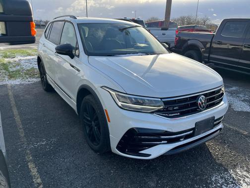 2022 Volkswagen Tiguan SE R-Line Black