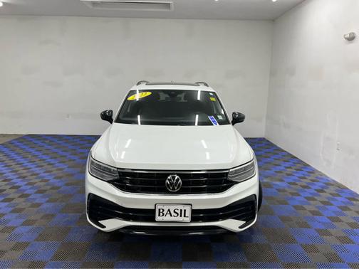 2022 Volkswagen Tiguan SE R-Line Black