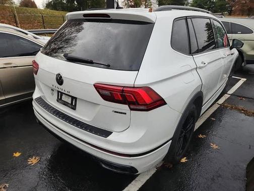 2022 Volkswagen Tiguan SE R-Line Black