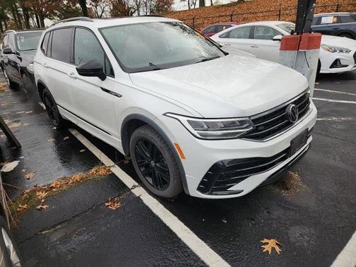 2022 Volkswagen Tiguan SE R-Line Black