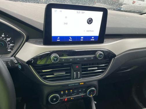 Agate Black Metallic 2022 Ford Escape SE