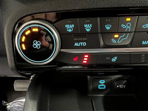 Agate Black Metallic 2022 Ford Escape SE