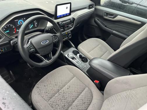 Agate Black Metallic 2022 Ford Escape SE