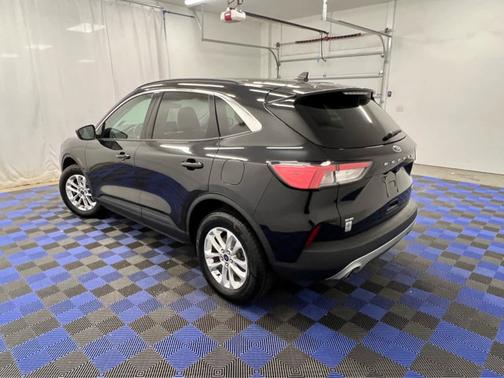 Agate Black Metallic 2022 Ford Escape SE