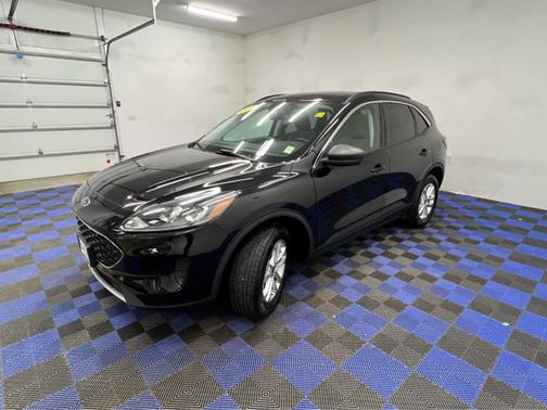Agate Black Metallic 2022 Ford Escape SE