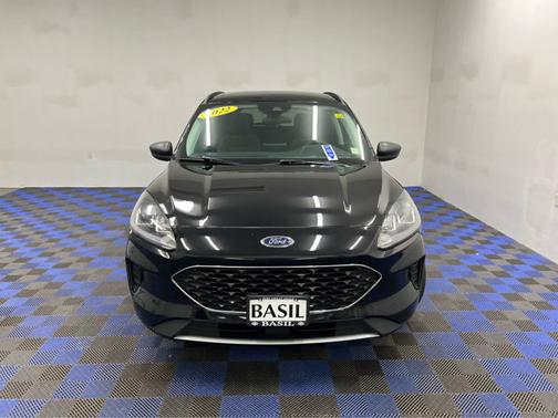Agate Black Metallic 2022 Ford Escape SE