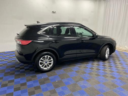 Agate Black Metallic 2022 Ford Escape SE
