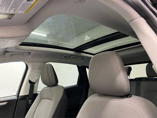 Agate Black Metallic 2022 Ford Escape SE