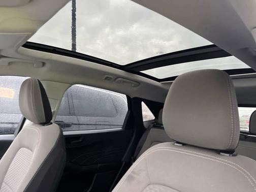 Agate Black Metallic 2022 Ford Escape SE