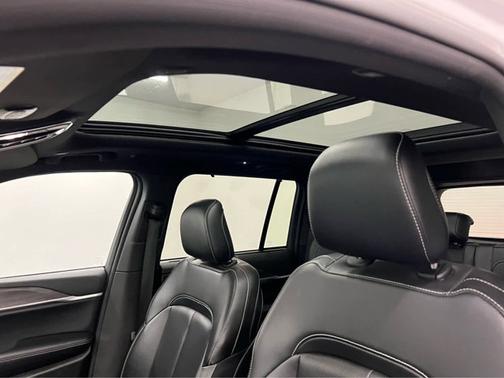 Bright White Clearcoat 2024 Jeep Grand Cherokee Limited