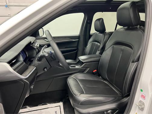Bright White Clearcoat 2024 Jeep Grand Cherokee Limited
