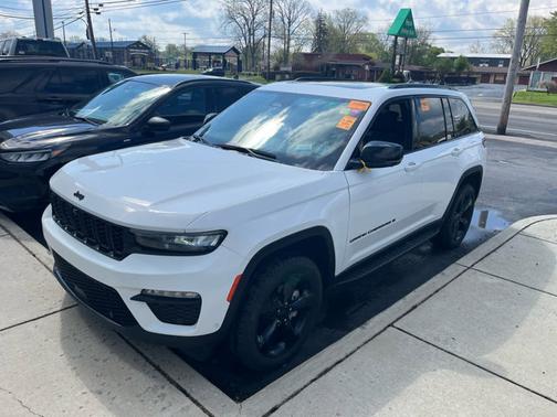 Bright White Clearcoat 2024 Jeep Grand Cherokee Limited