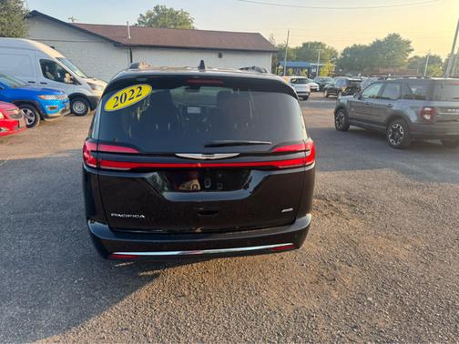 2022 Chrysler Pacifica Touring L