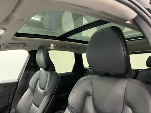 2019 Volvo XC60 T6 Momentum