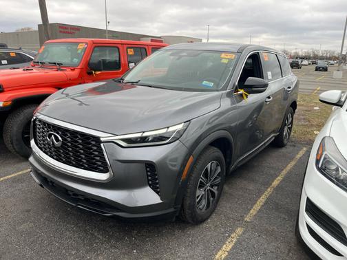 2023 INFINITI QX60 PURE