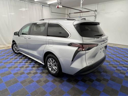 Celestial Silver Metallic 2025 Toyota Sienna XLE