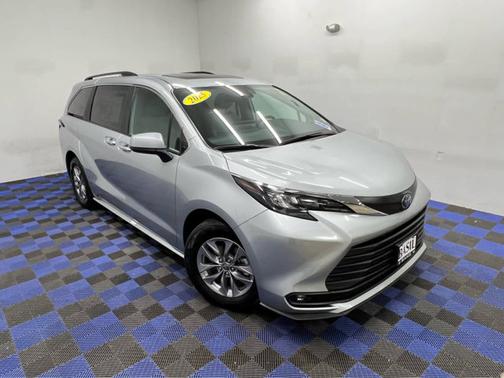 Celestial Silver Metallic 2025 Toyota Sienna XLE