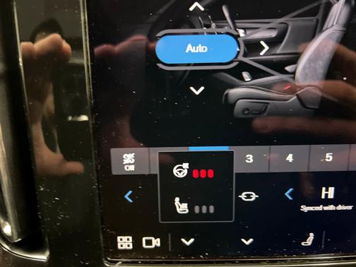 2025 Volvo XC40 Plus Bright Theme