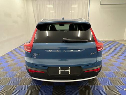 2025 Volvo XC40 Plus Bright Theme