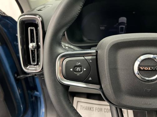 2025 Volvo XC40 Plus Bright Theme