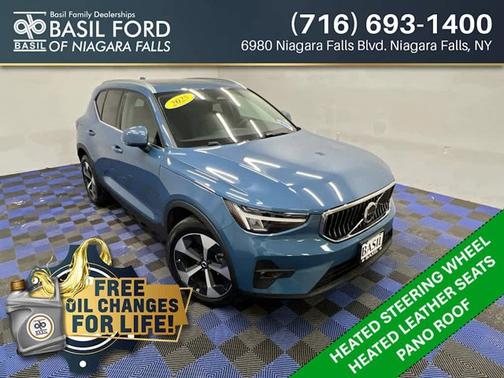 2025 Volvo XC40 Plus Bright Theme