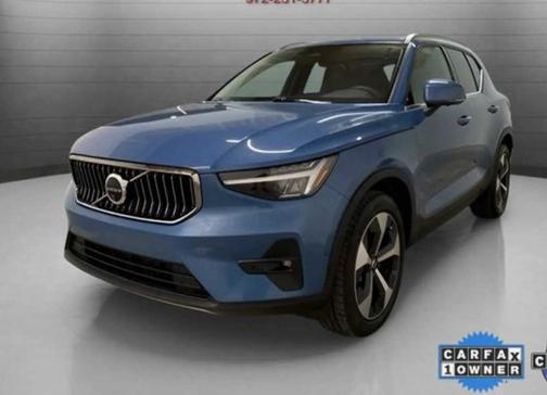 2025 Volvo XC40 Plus Bright Theme