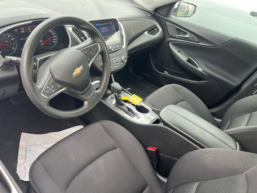 White 2024 Chevrolet Malibu 1LT