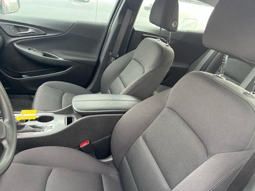 White 2024 Chevrolet Malibu 1LT