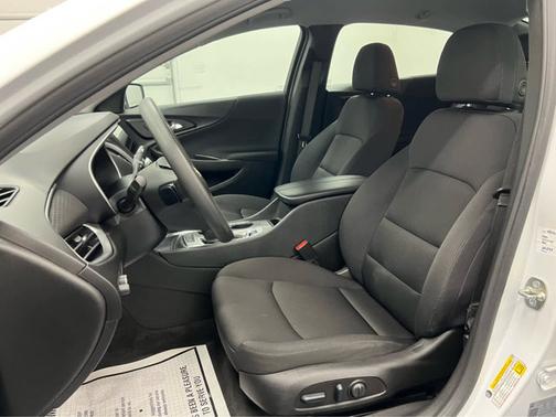 Summit White 2024 Chevrolet Malibu 1LT