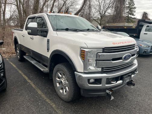 White Platinum Metallic Tri-Coat/Magnetic 2019 Ford F-250 LARIAT 4WD Crew Cab 6.75 Box