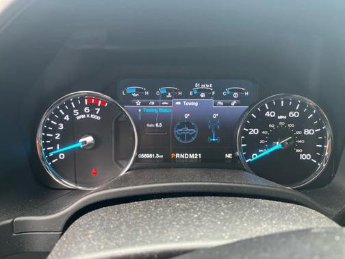 White Platinum Metallic Tri-Coat/Magnetic 2019 Ford F-250 LARIAT 4WD Crew Cab 6.75 Box