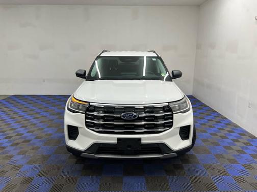 Star White Metallic Tri-Coat 2026 Ford Explorer Active w/200A Pkg