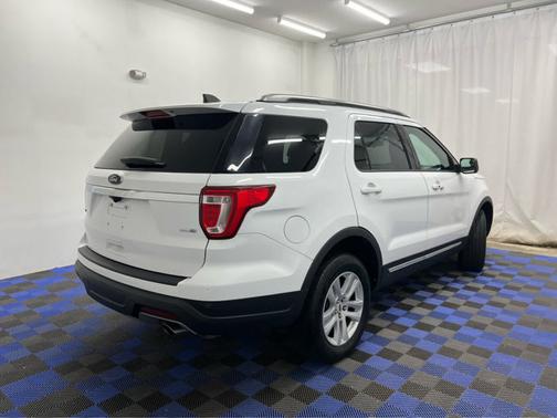 Oxford White 2019 Ford Explorer XLT