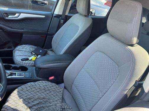 Magnetic Metallic 2020 Ford Escape SE