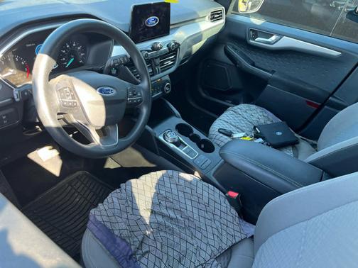 Magnetic Metallic 2020 Ford Escape SE