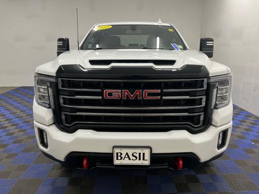 Summit White 2022 GMC Sierra 2500 AT4