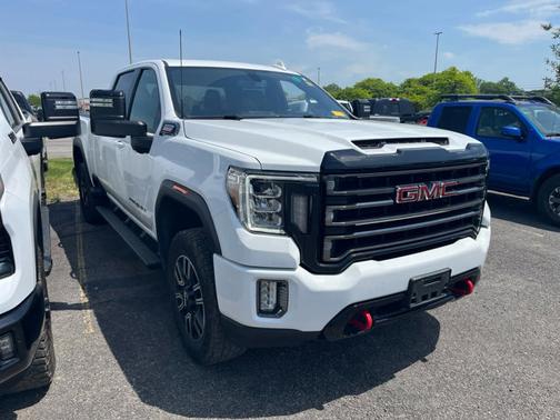 Summit White 2022 GMC Sierra 2500 AT4