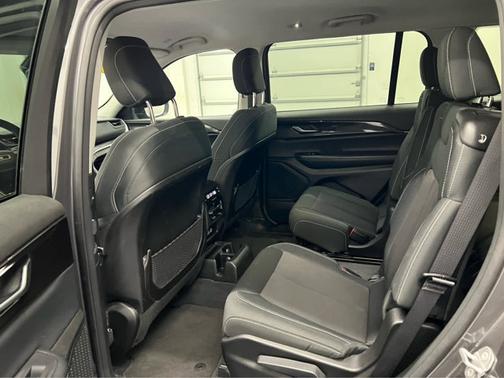 Baltic Gray Metallic Clearcoat 2023 Jeep Grand Cherokee L Laredo