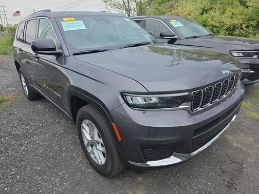 Baltic Gray Metallic Clearcoat 2023 Jeep Grand Cherokee L Laredo
