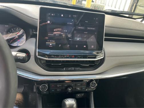 Diamond Black Crystal Pearlcoat 2023 Jeep Compass Limited