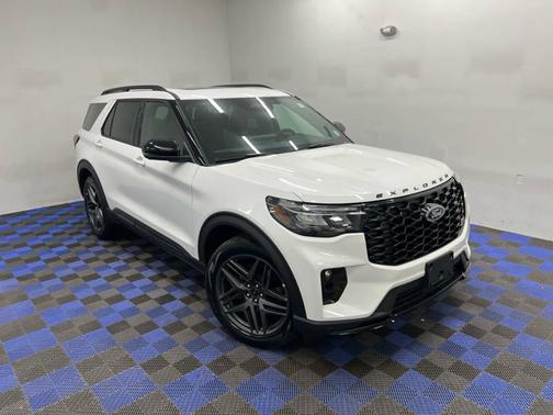 Star White Metallic Tri-Coat 2026 Ford Explorer ST