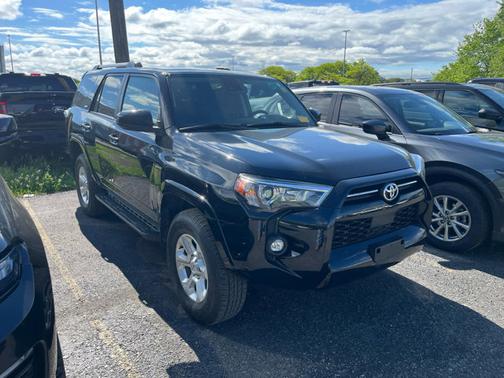Midnight Black Metallic 2022 Toyota 4Runner SR5