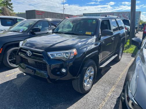 Midnight Black Metallic 2022 Toyota 4Runner SR5