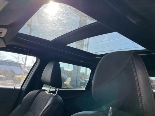 White Diamond 2022 Mitsubishi Outlander Black Edition