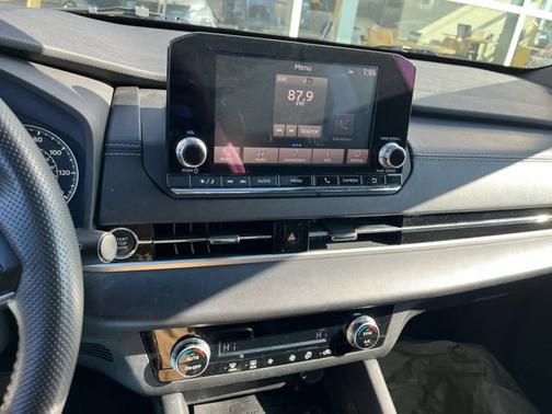 White Diamond 2022 Mitsubishi Outlander Black Edition