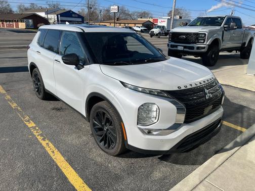 White Diamond 2022 Mitsubishi Outlander Black Edition