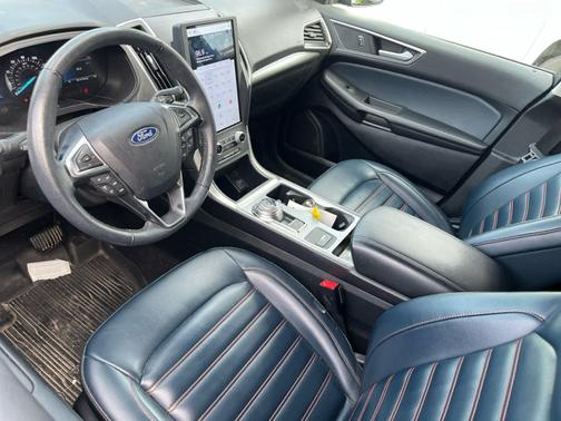 Agate Black Metallic 2024 Ford Edge SEL